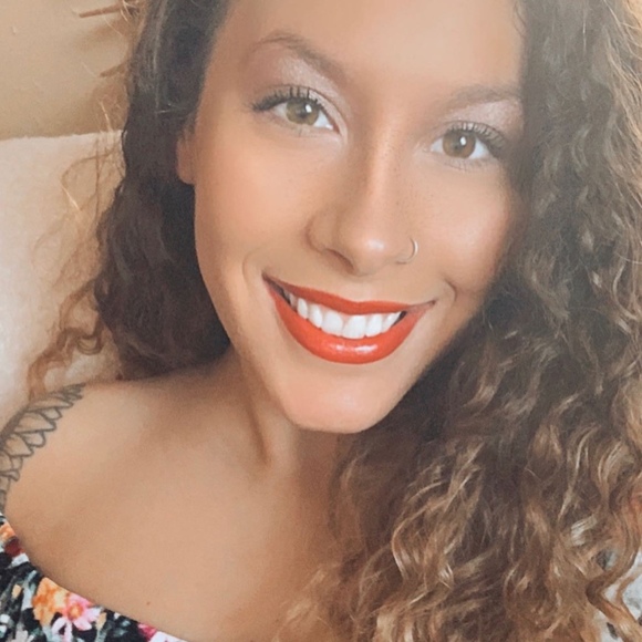 Meet your Posher, Taylor - Picture 1 of 1